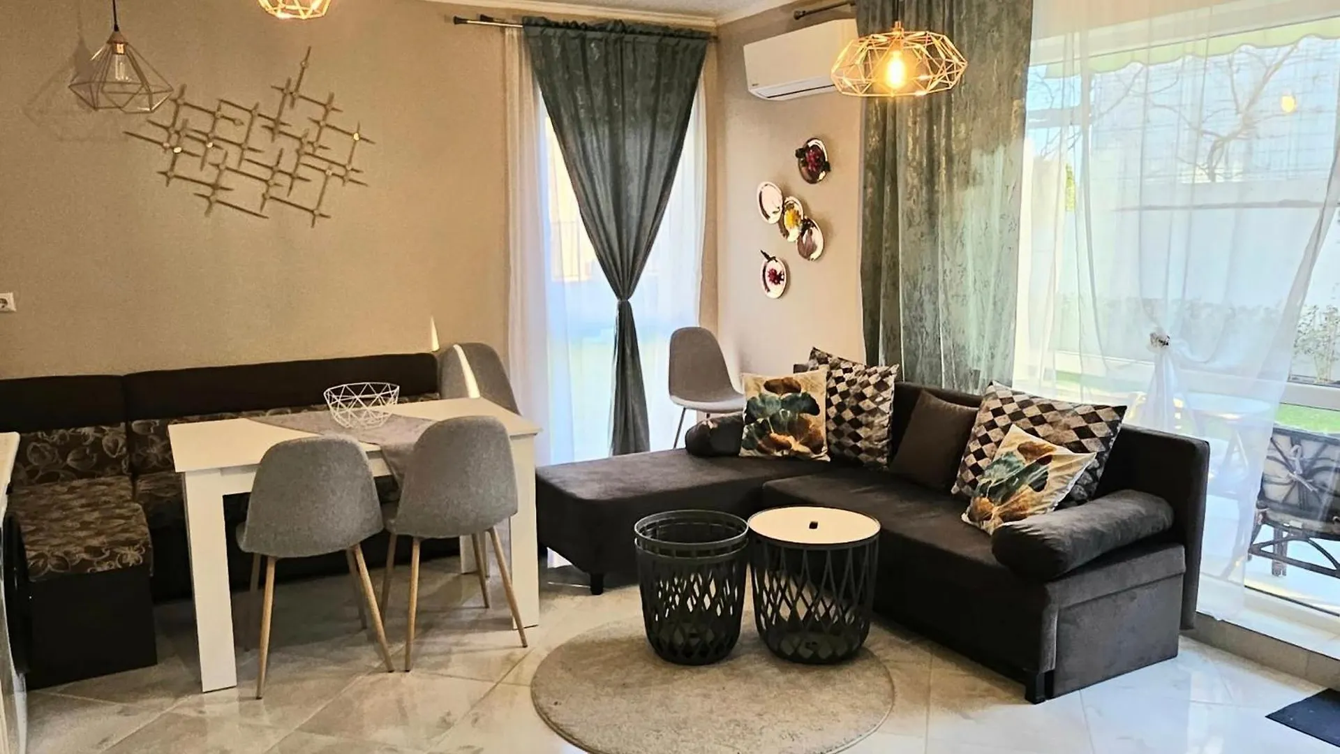 Sunny Garden Deluxe Apartment Burgas